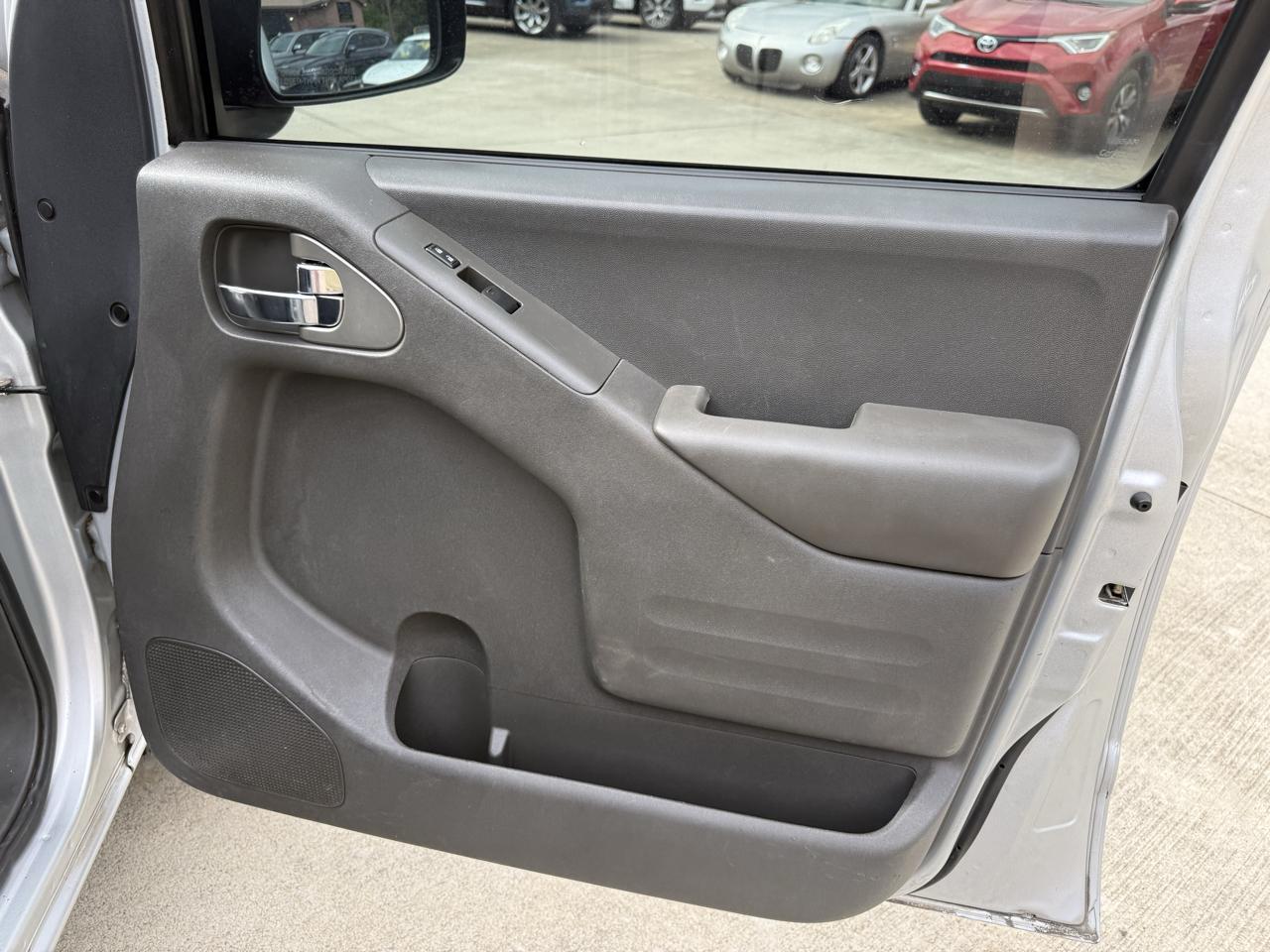 Nissan Frontier SV King Cab I4 5MT 2WD 2017