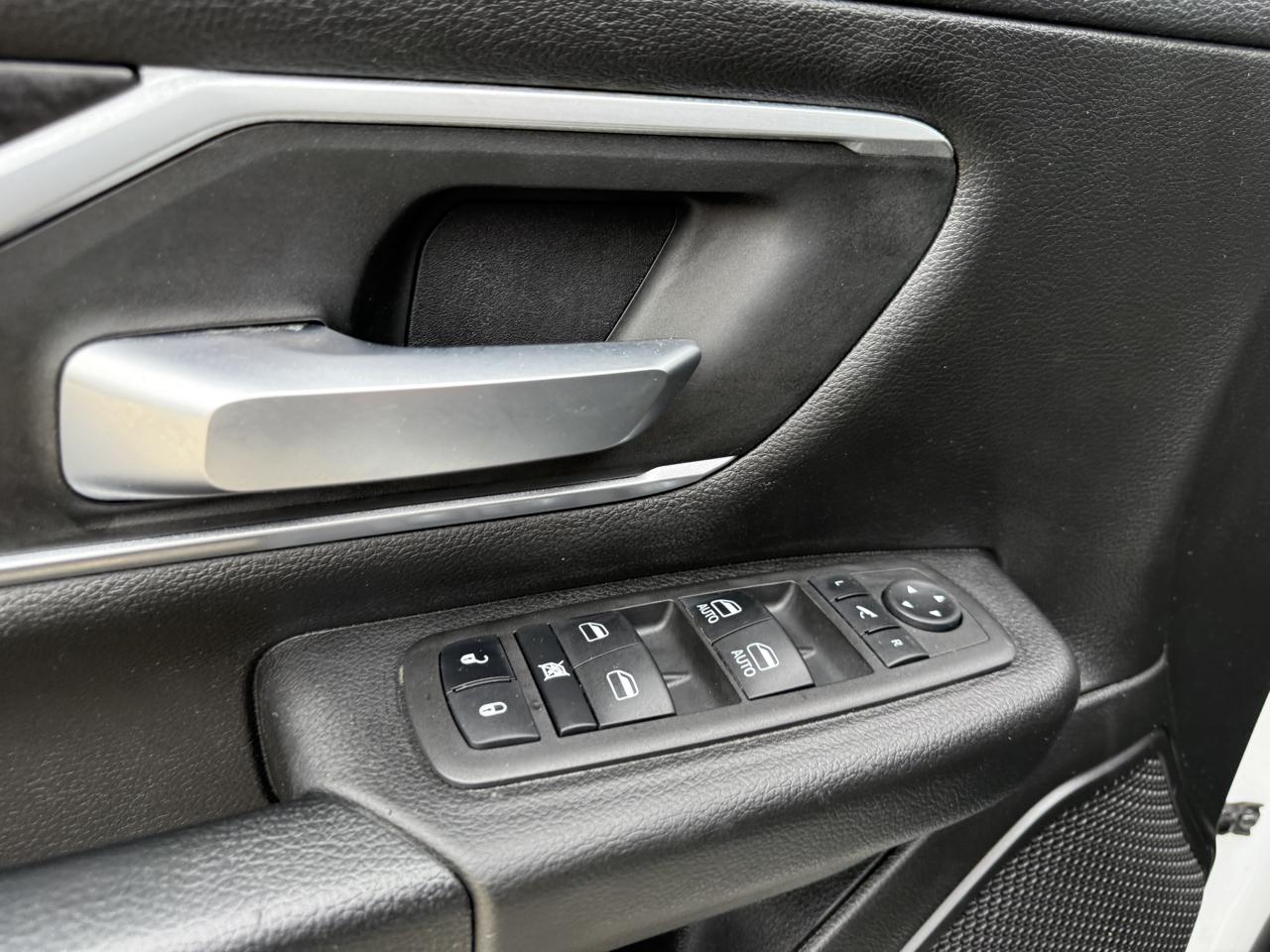 RAM 1500 4WD Crew Cab 140.5" Longhorn 2022