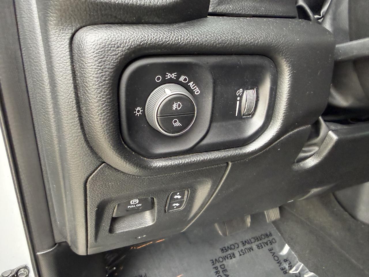 RAM 1500 4WD Crew Cab 140.5" Longhorn 2022