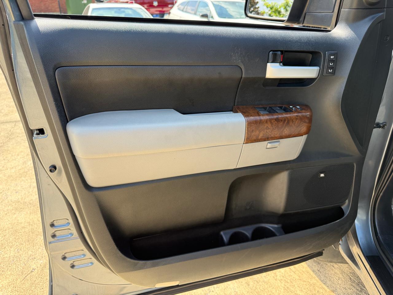 Toyota Tundra Limited 5.7L FFV Double Cab 4WD 2010