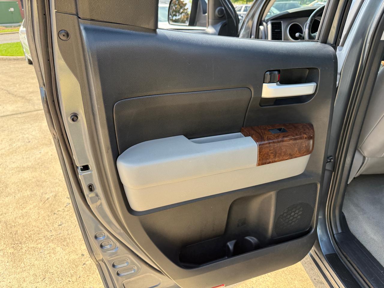 Toyota Tundra Limited 5.7L FFV Double Cab 4WD 2010