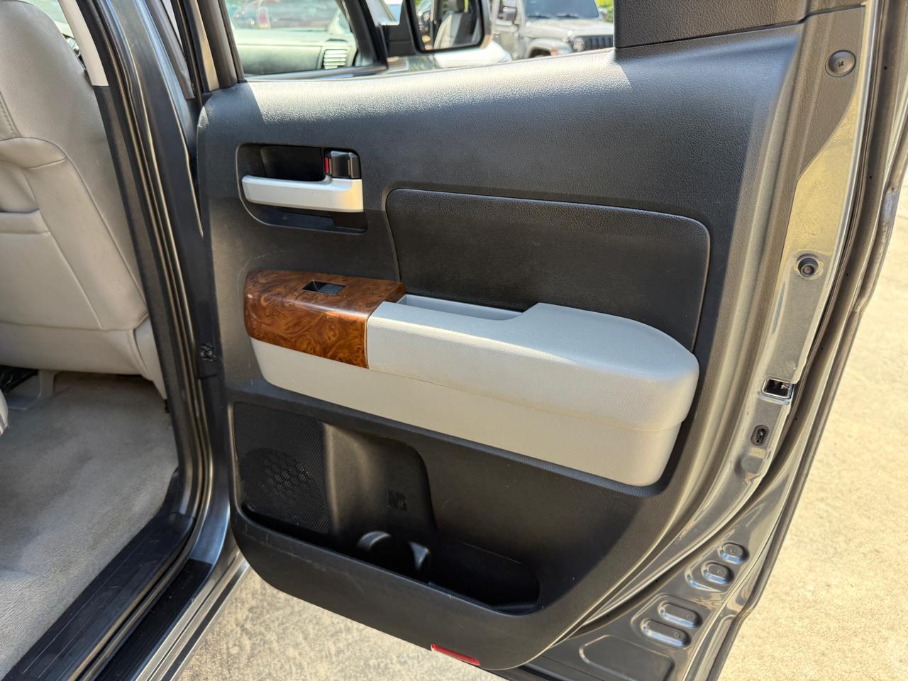 Toyota Tundra Limited 5.7L FFV Double Cab 4WD 2010