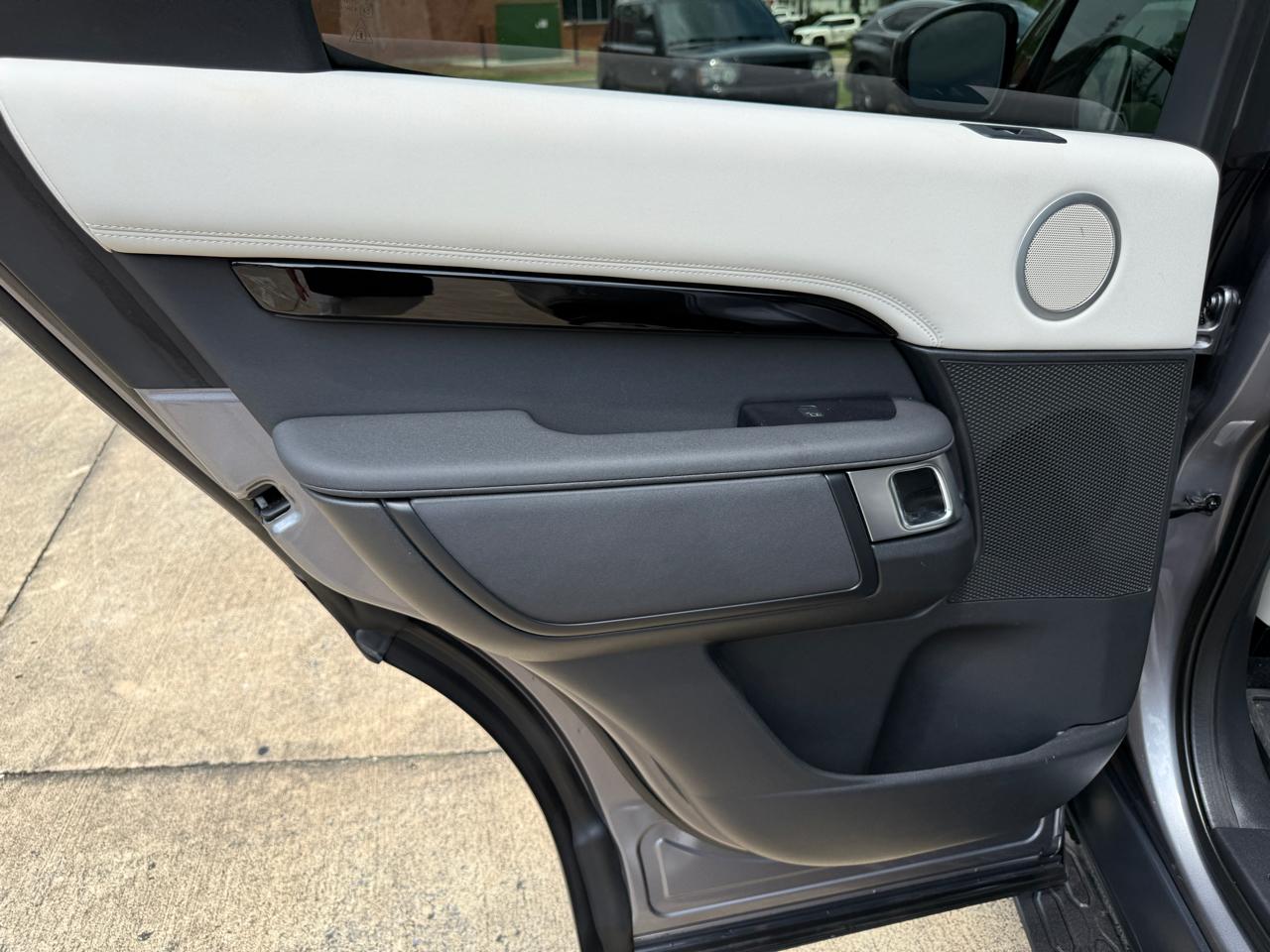 Land Rover Discovery S 2022
