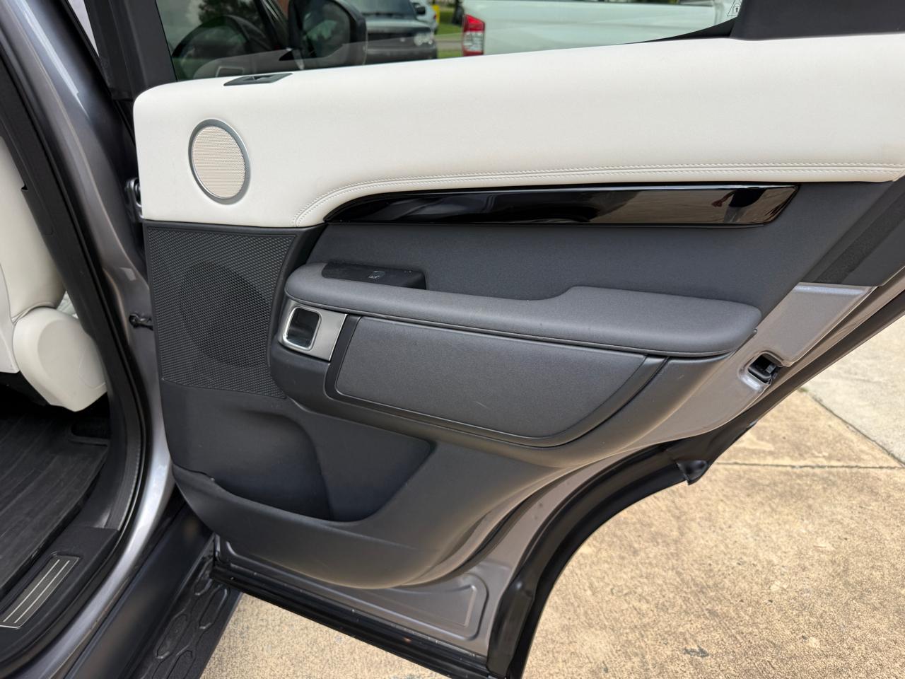 Land Rover Discovery S 2022