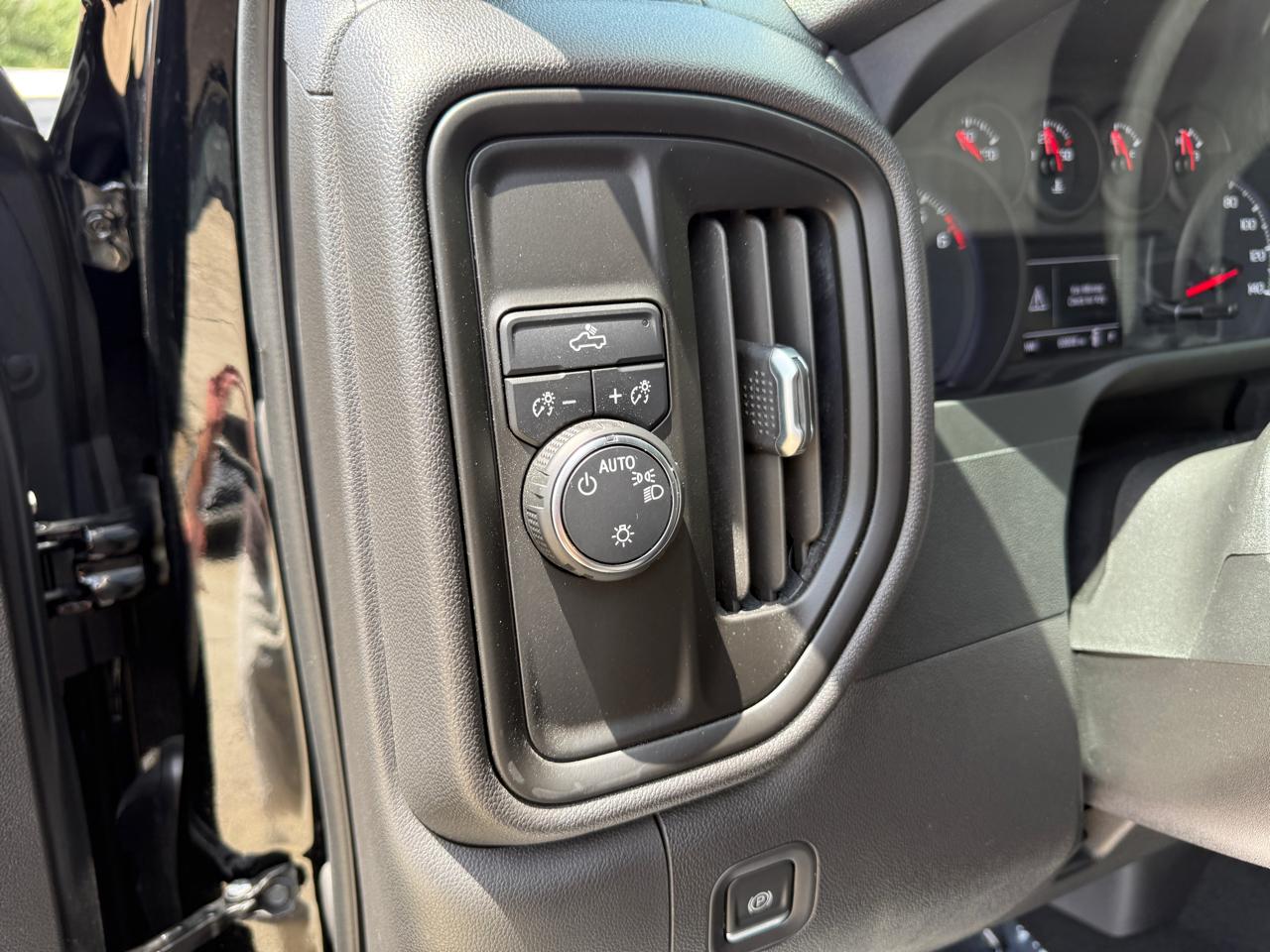Chevrolet Silverado 1500 Custom Crew Cab 2WD 2022