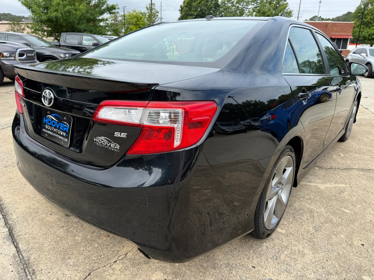 Toyota Camry SE V6 2012