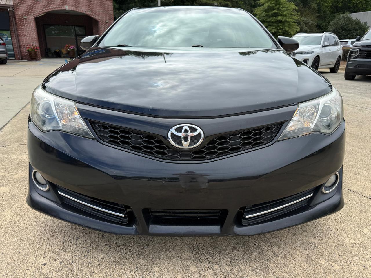 Toyota Camry SE V6 2012