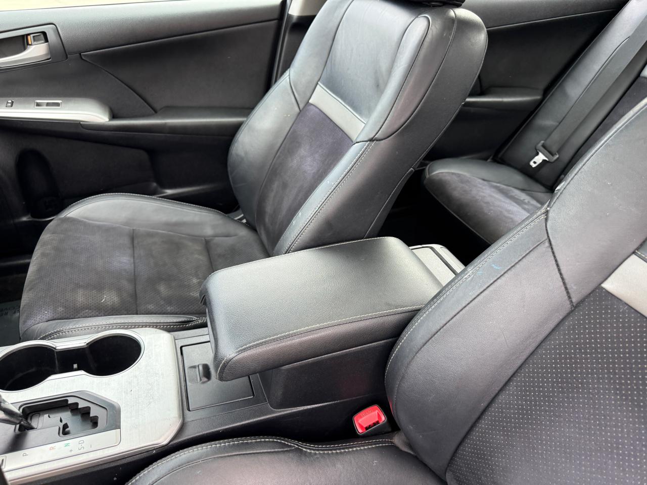 Toyota Camry SE V6 2012