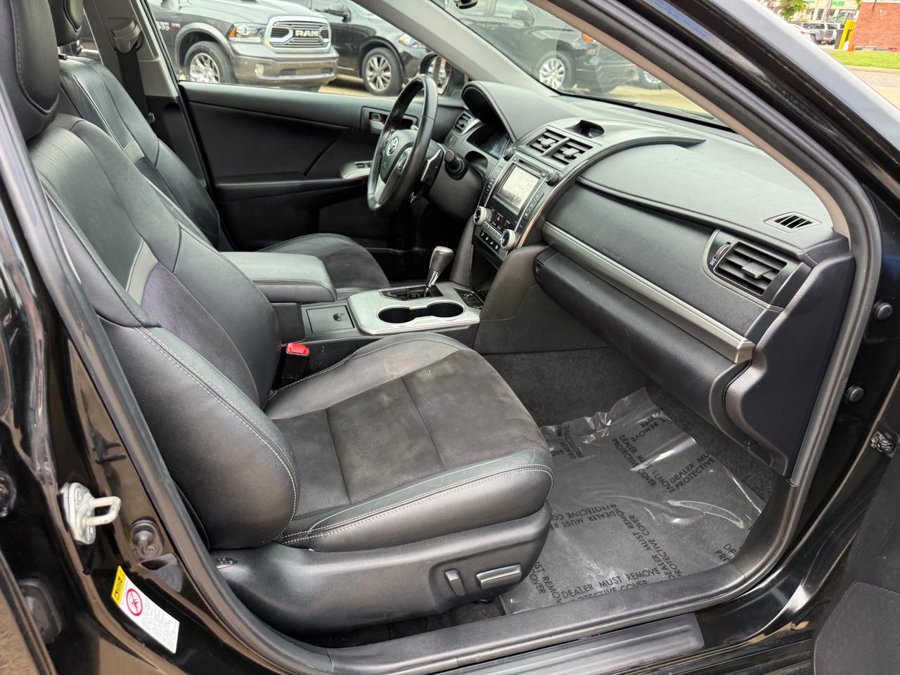 Toyota Camry SE V6 2012