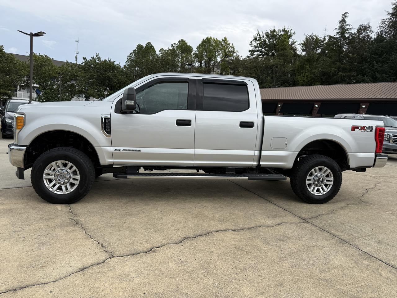 Ford F-250 SD XLT Crew Cab 4WD 2017