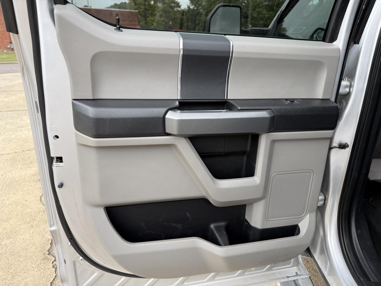 Ford F-250 SD XLT Crew Cab 4WD 2017