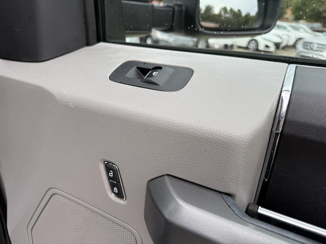 Ford F-250 SD XLT Crew Cab 4WD 2017