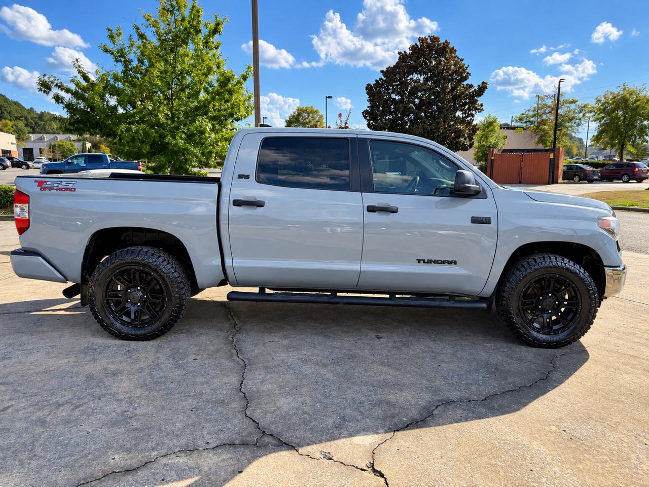 Toyota Tundra SR5 5.7L V8 CrewMax 4WD 2021