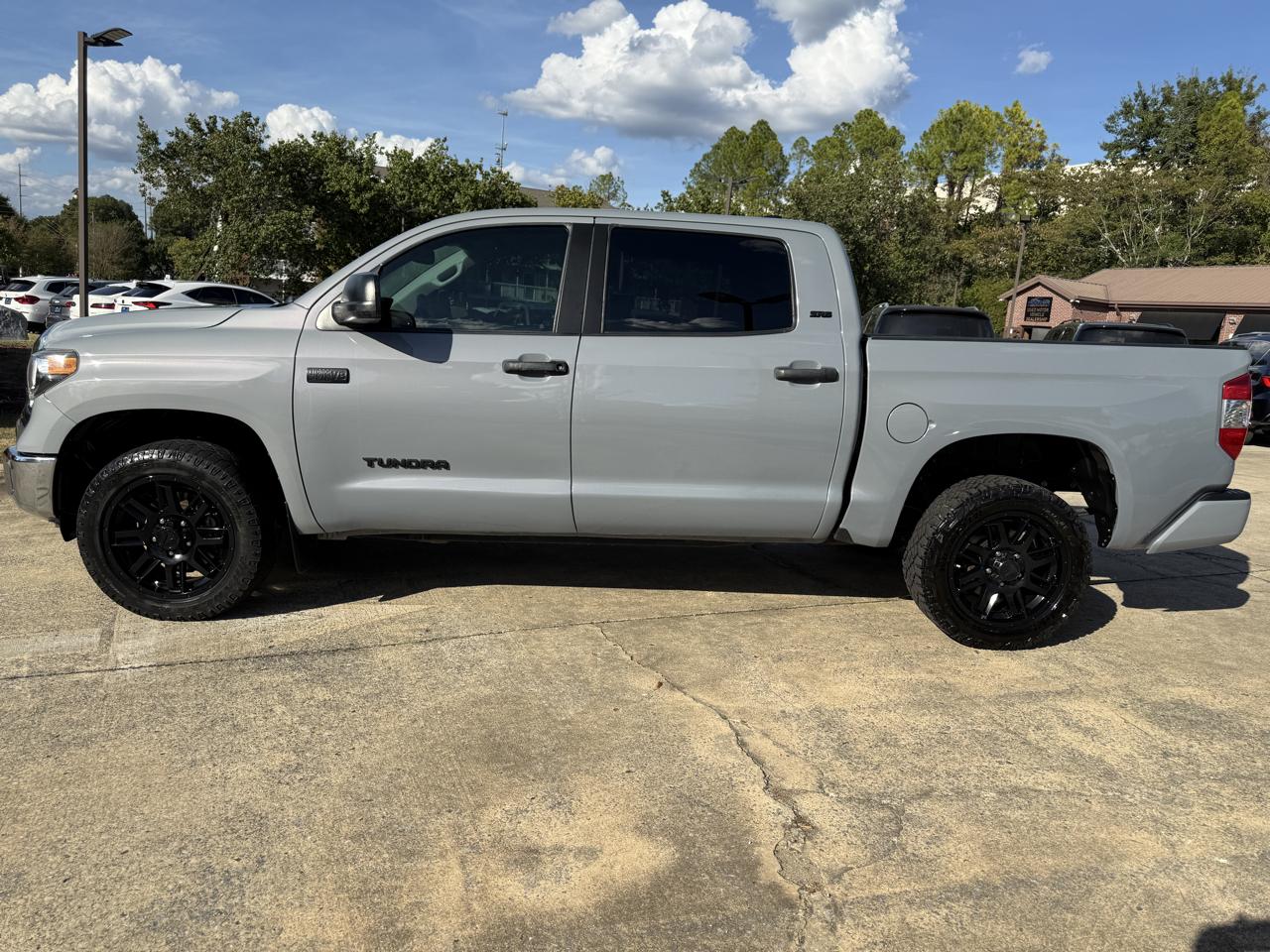 Toyota Tundra SR5 5.7L V8 CrewMax 4WD 2021
