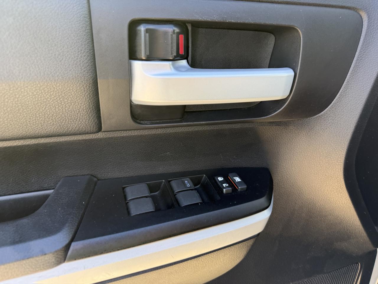 Toyota Tundra SR5 5.7L V8 CrewMax 4WD 2021