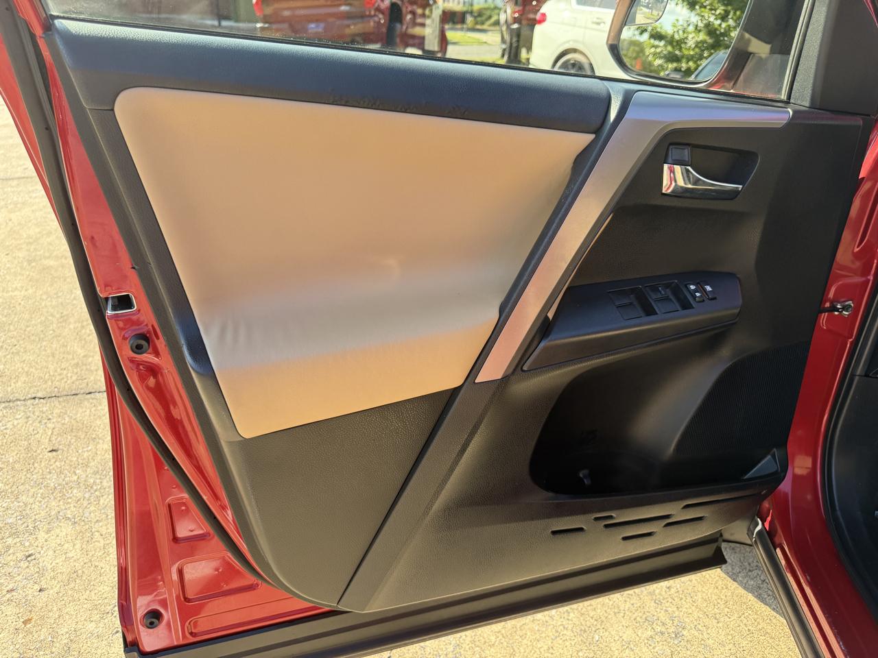 Toyota RAV4 XLE AWD 2016