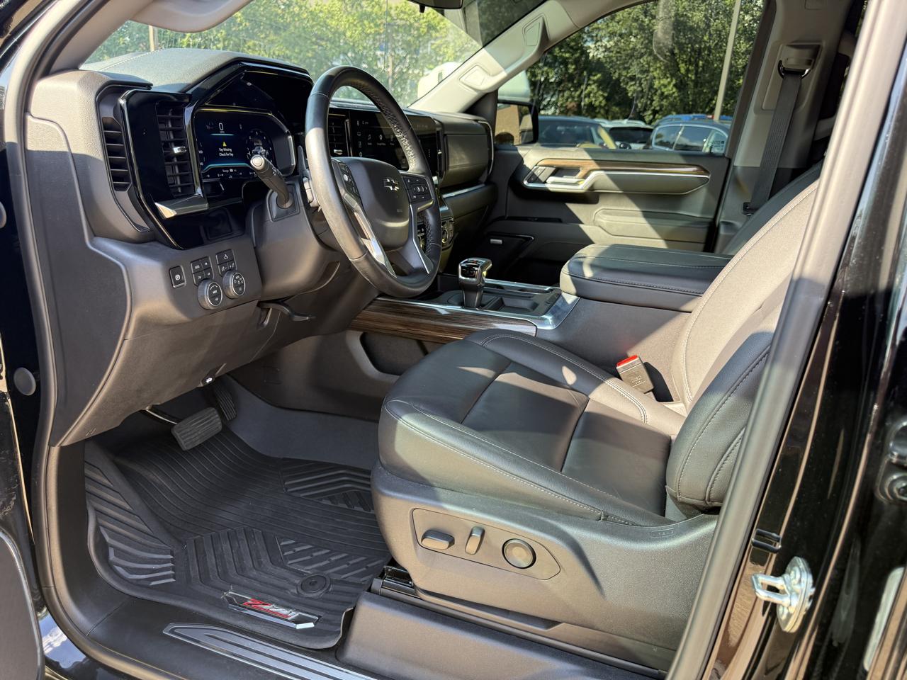 Chevrolet Silverado 1500 4WD Crew Cab 147" LT Trail Boss 2025