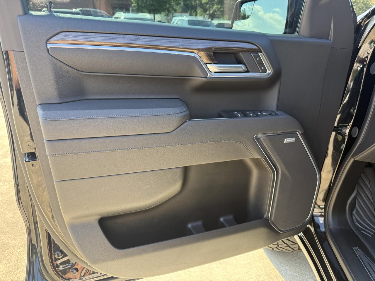 Chevrolet Silverado 1500 4WD Crew Cab 147" LT Trail Boss 2025