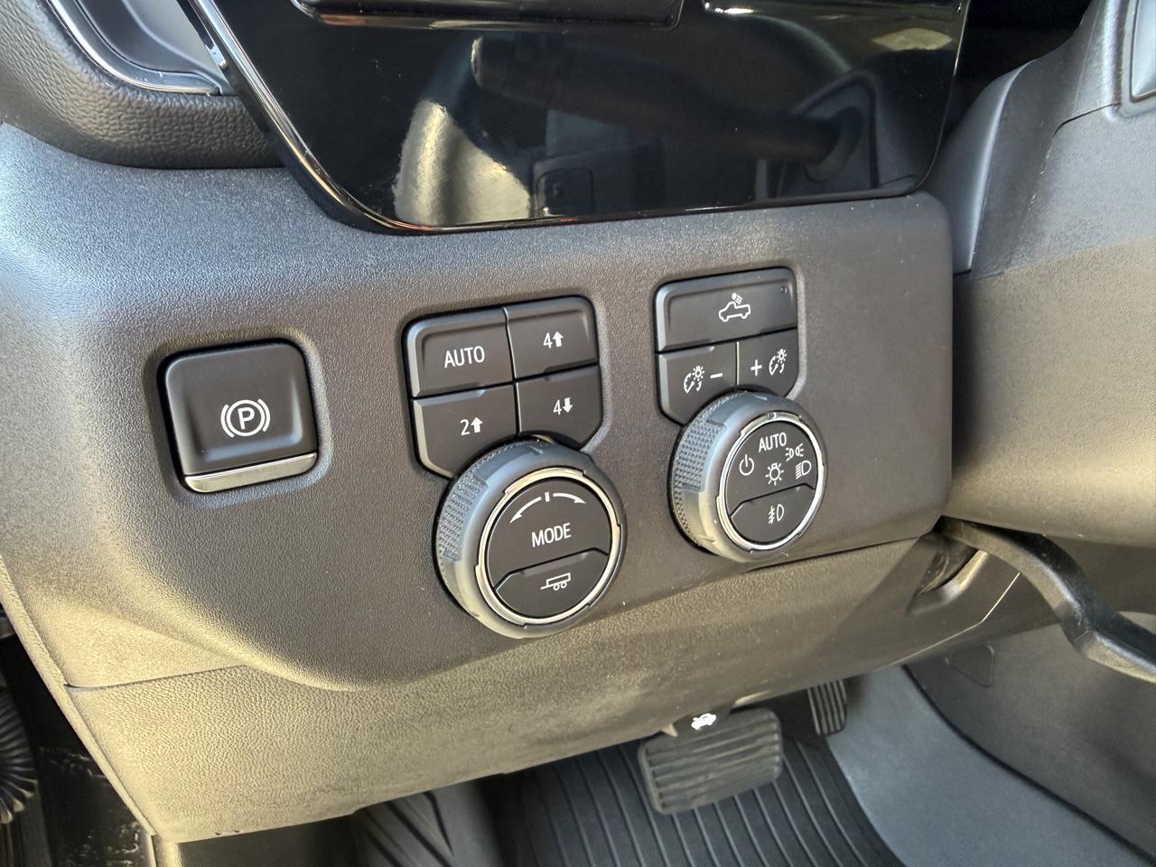 Chevrolet Silverado 1500 4WD Crew Cab 147" LT Trail Boss 2025