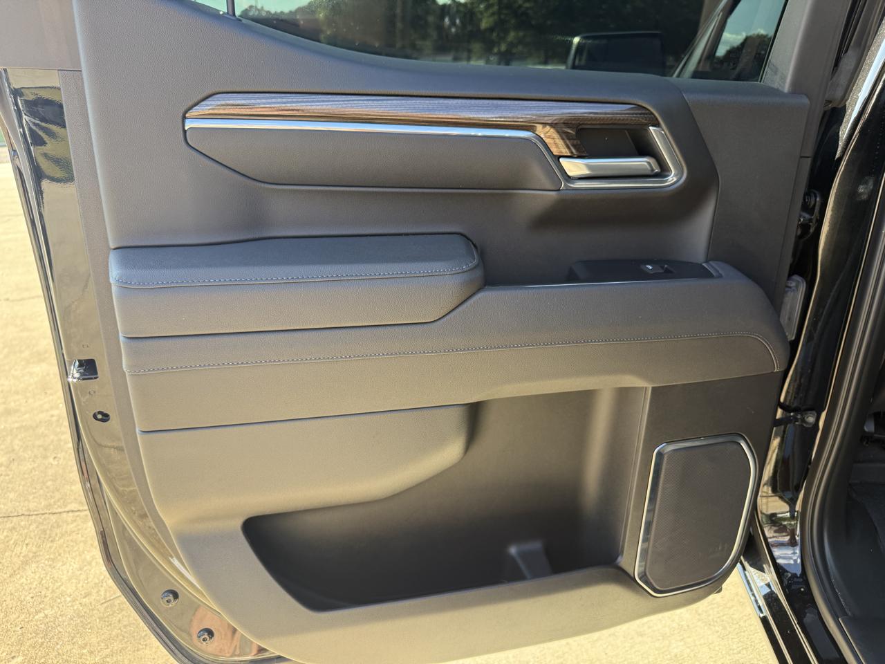 Chevrolet Silverado 1500 4WD Crew Cab 147" LT Trail Boss 2025