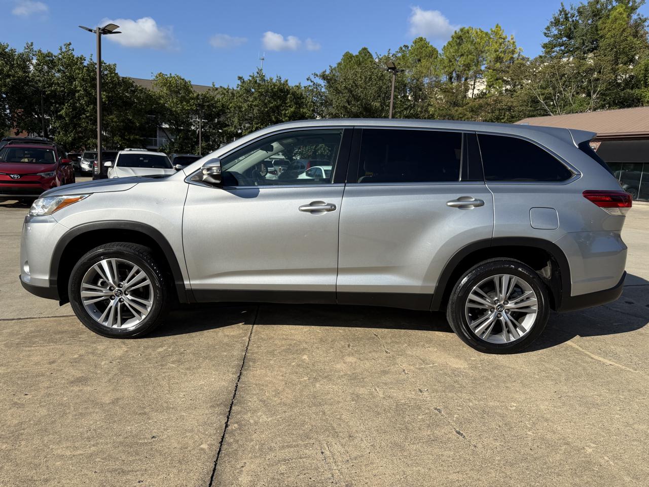 Toyota Highlander LE Plus FWD V6 2019