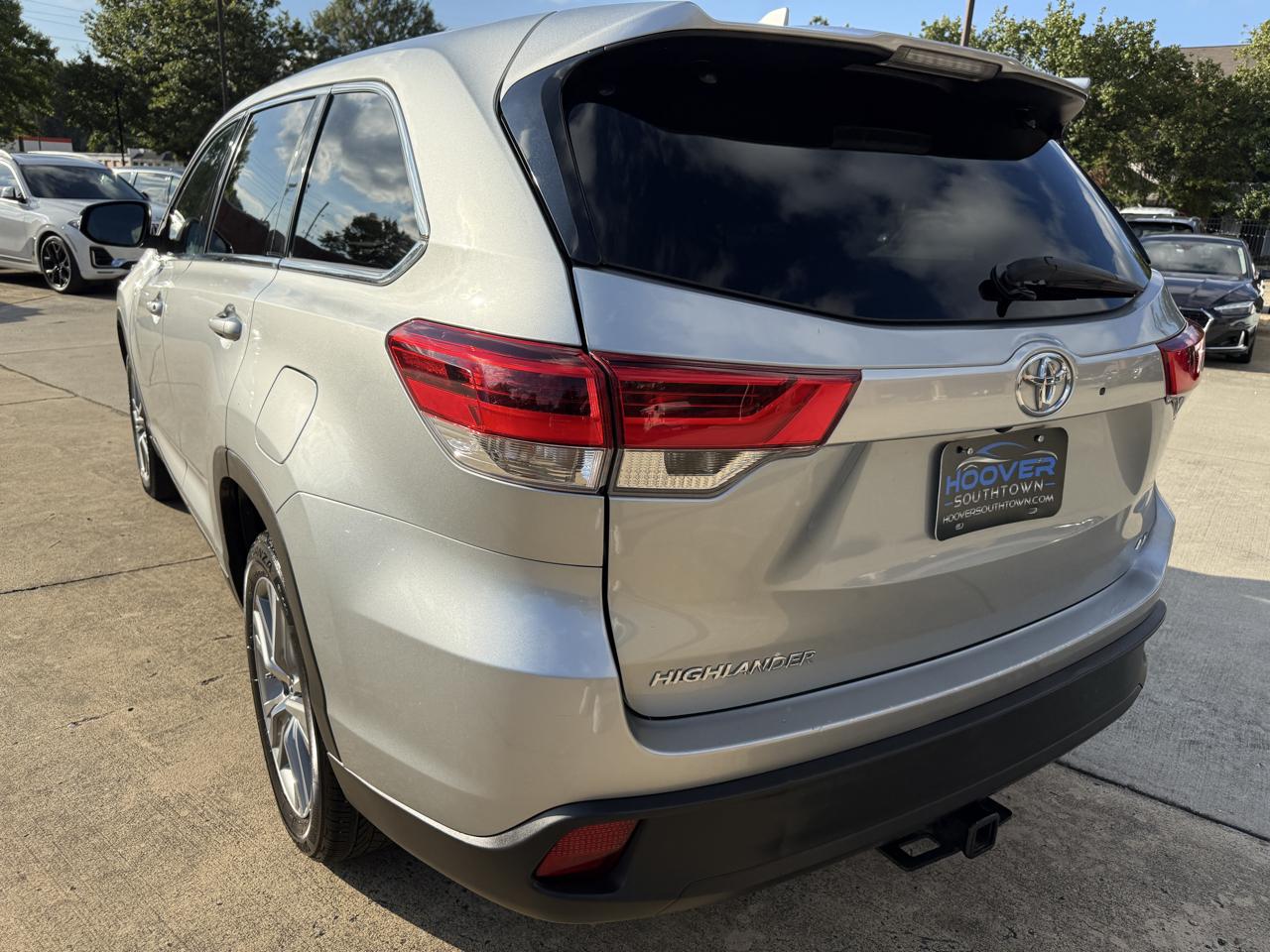Toyota Highlander LE Plus FWD V6 2019