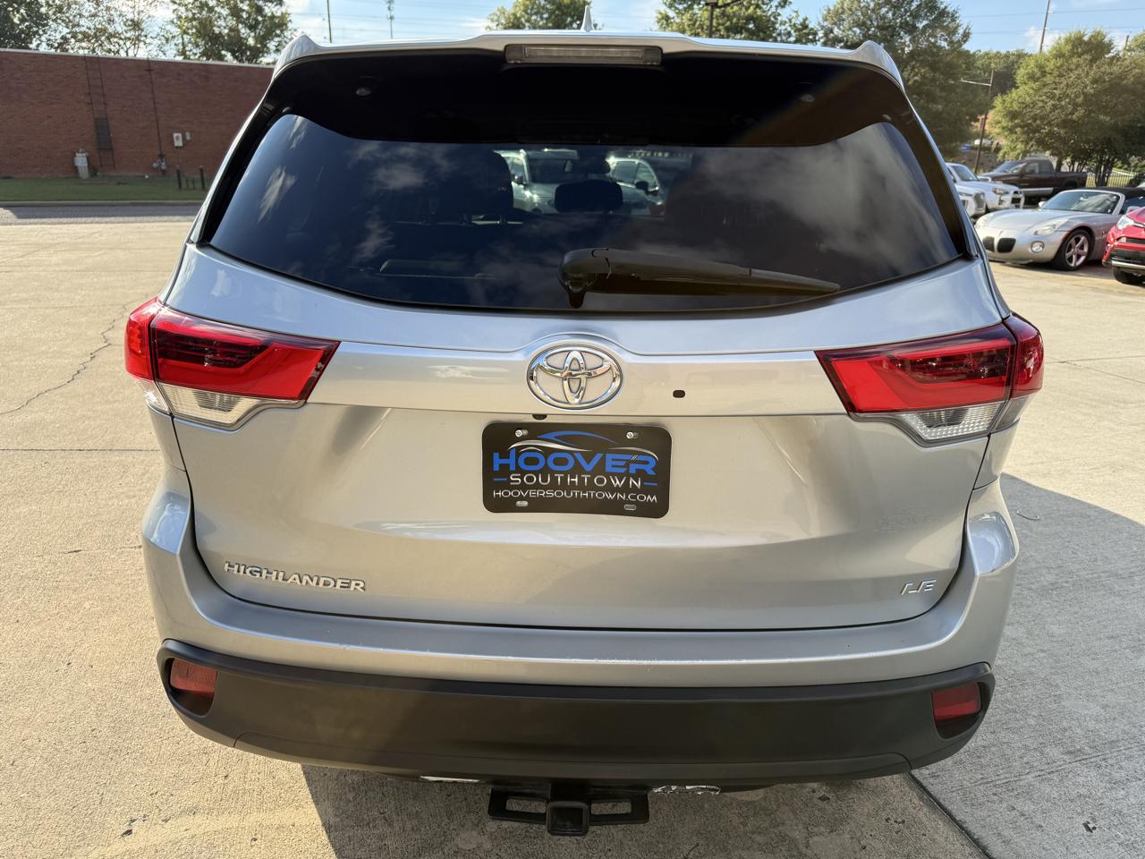 Toyota Highlander LE Plus FWD V6 2019