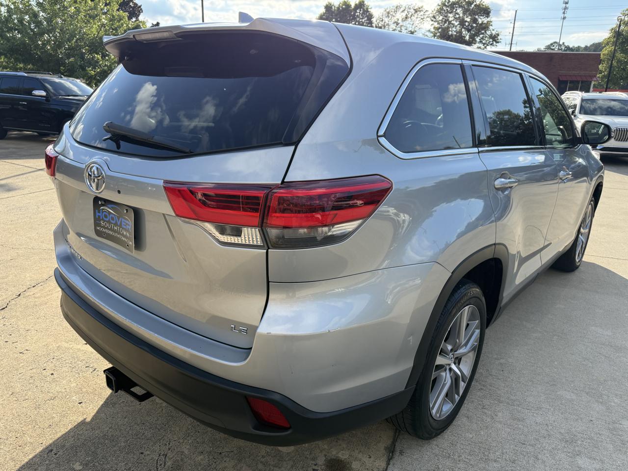 Toyota Highlander LE Plus FWD V6 2019