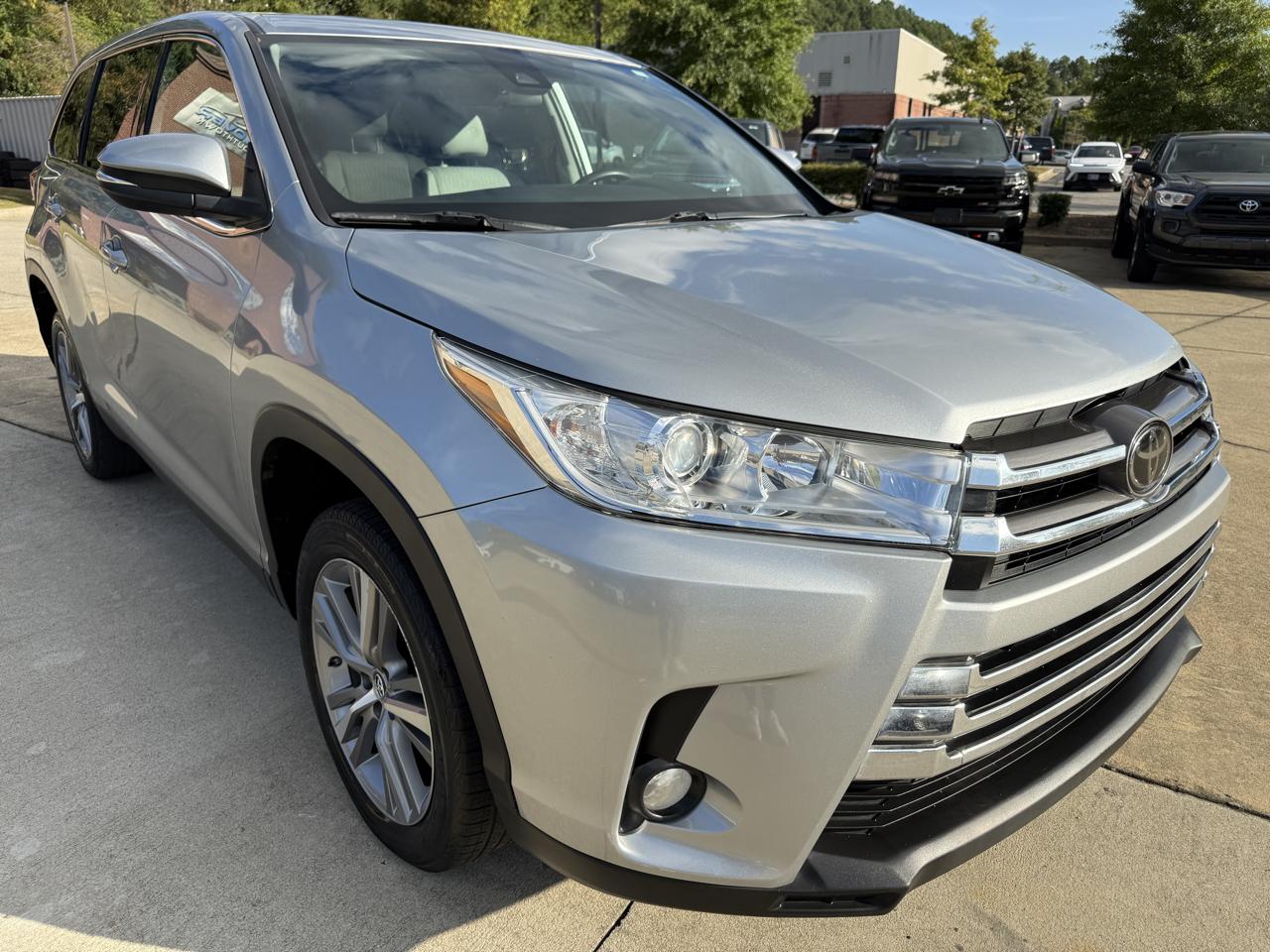Toyota Highlander LE Plus FWD V6 2019