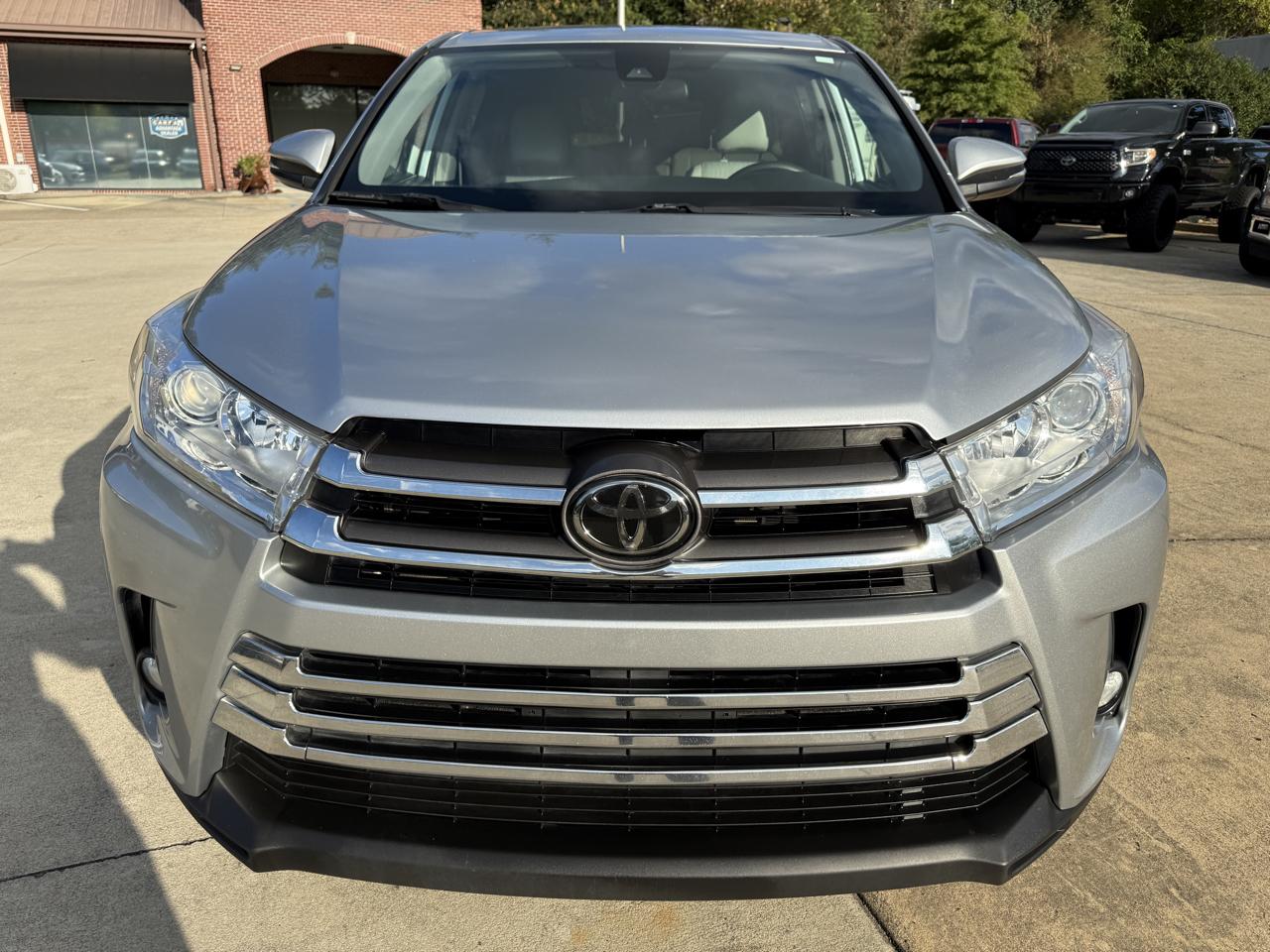 Toyota Highlander LE Plus FWD V6 2019