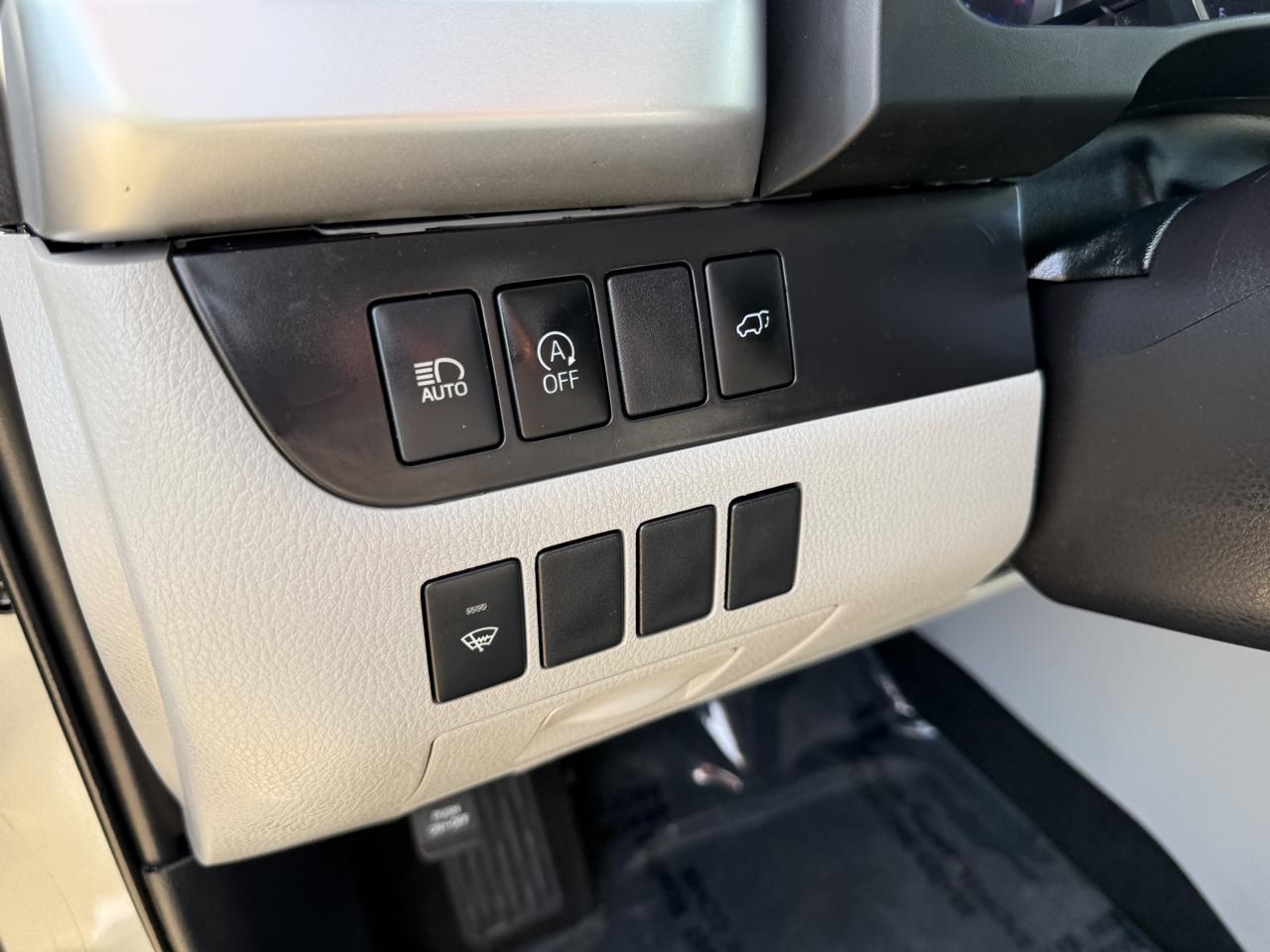 Toyota Highlander LE Plus FWD V6 2019
