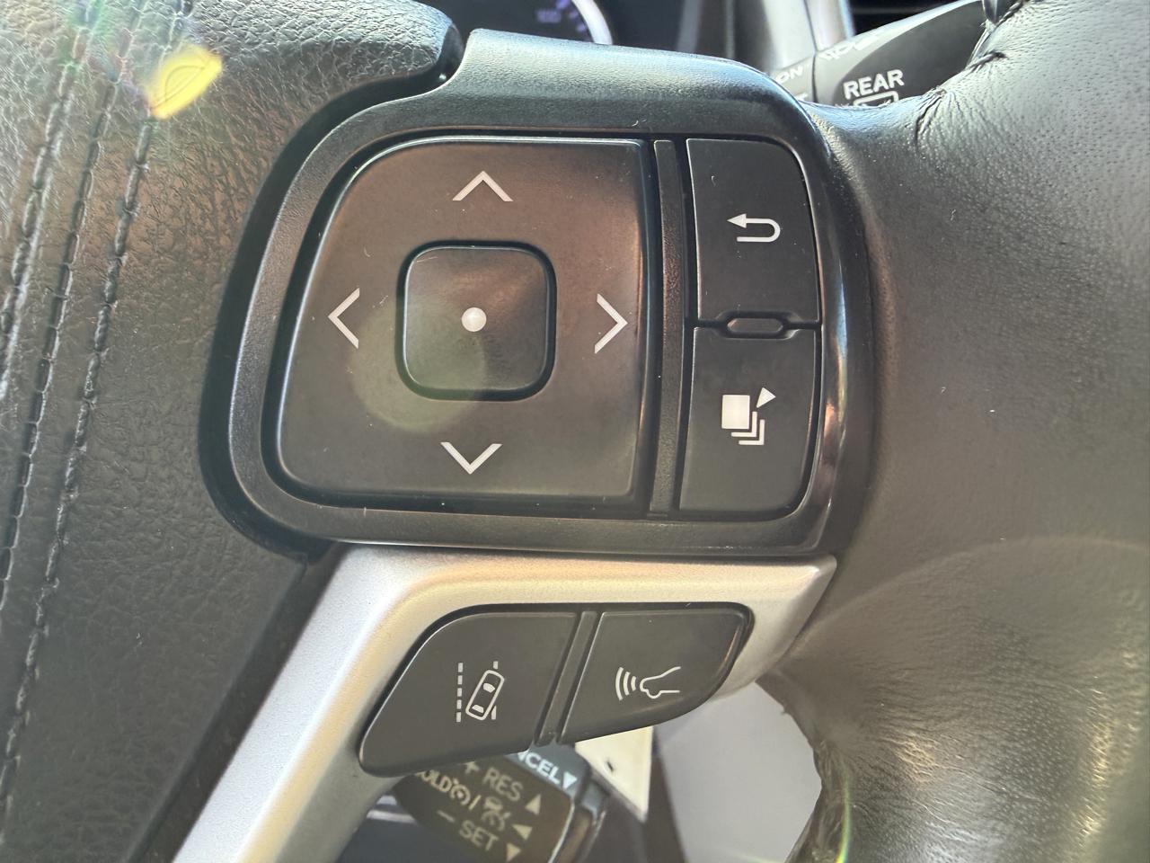 Toyota Highlander LE Plus FWD V6 2019