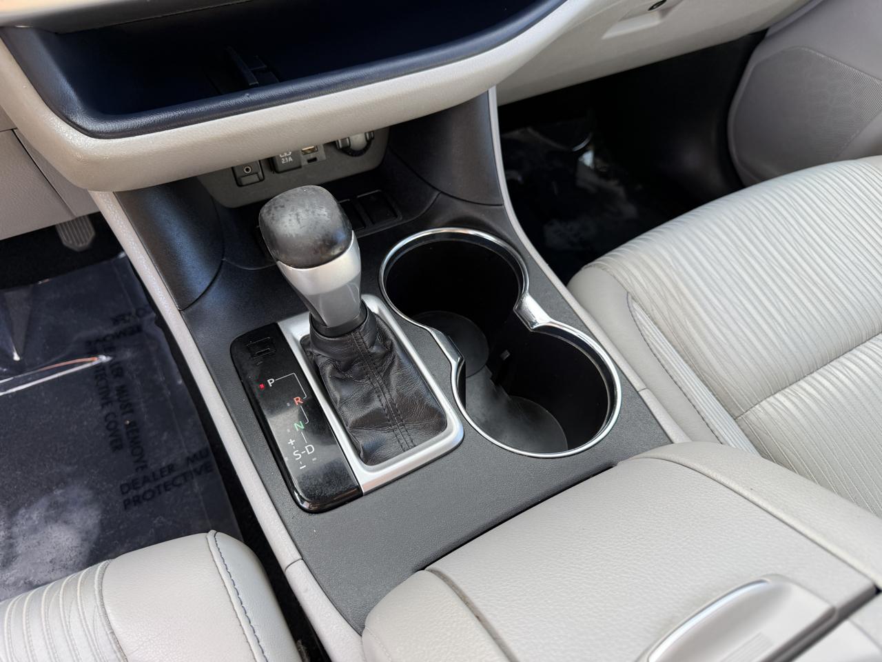 Toyota Highlander LE Plus FWD V6 2019