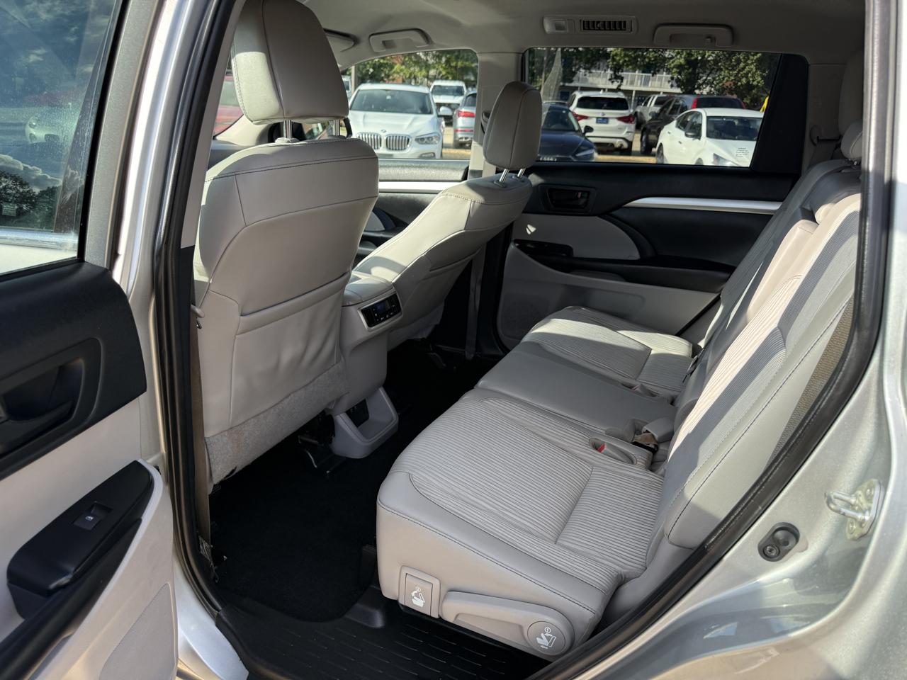 Toyota Highlander LE Plus FWD V6 2019