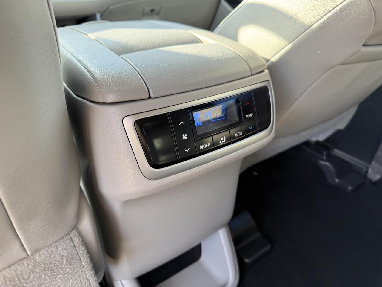 Toyota Highlander LE Plus FWD V6 2019