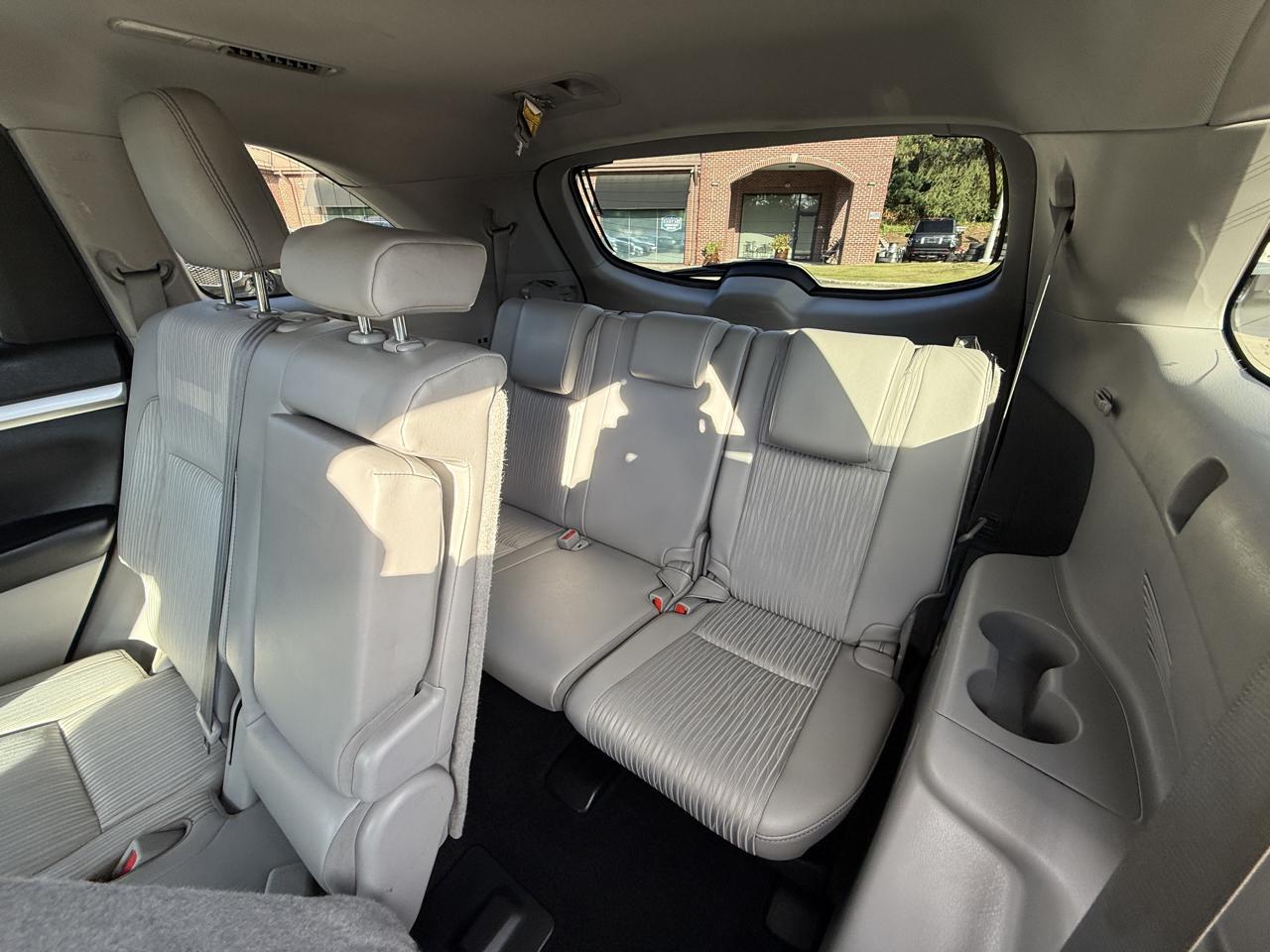 Toyota Highlander LE Plus FWD V6 2019