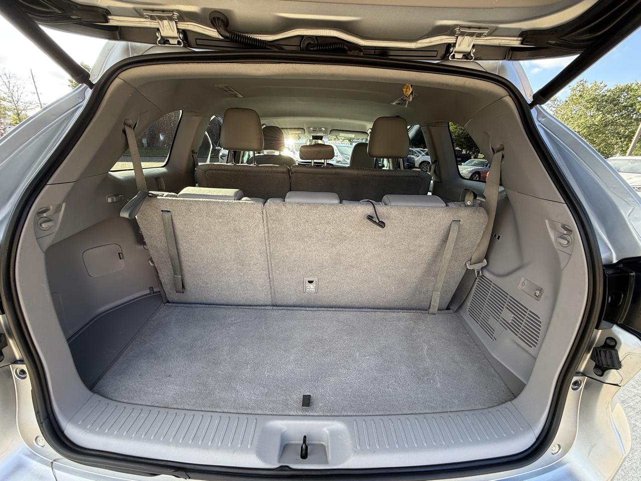 Toyota Highlander LE Plus FWD V6 2019