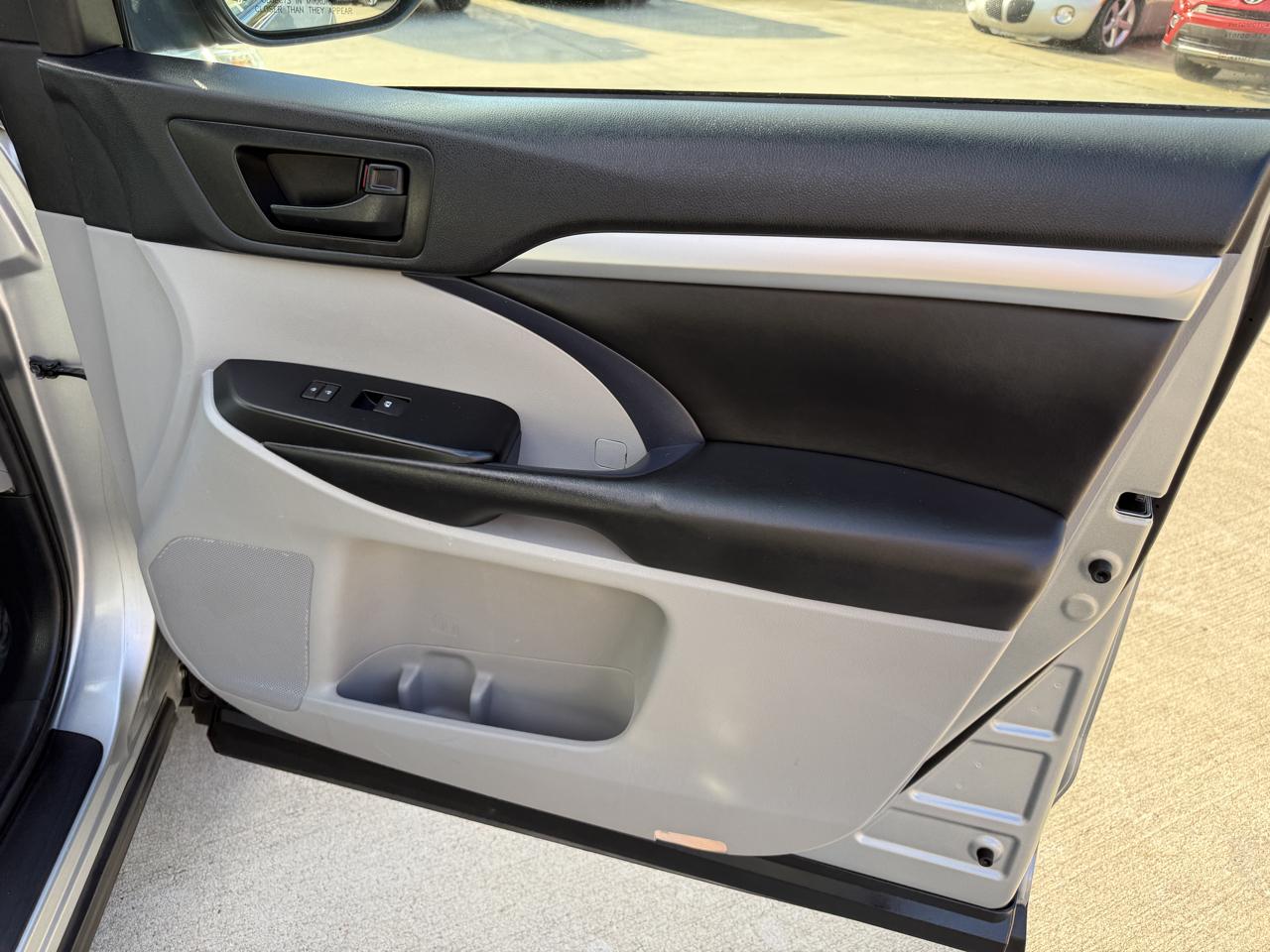 Toyota Highlander LE Plus FWD V6 2019