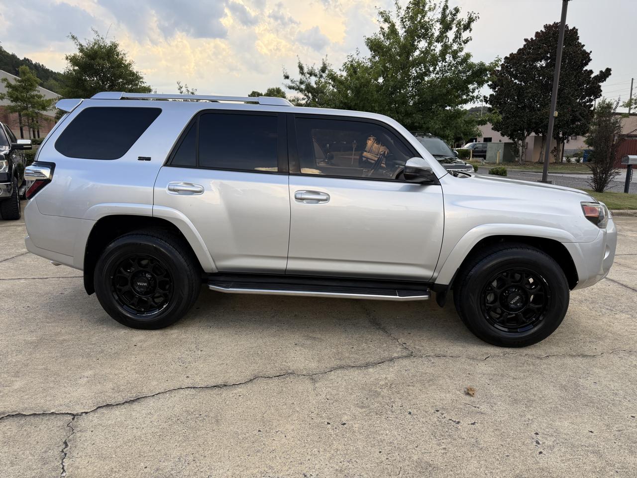 Toyota 4Runner SR5 2WD 2016