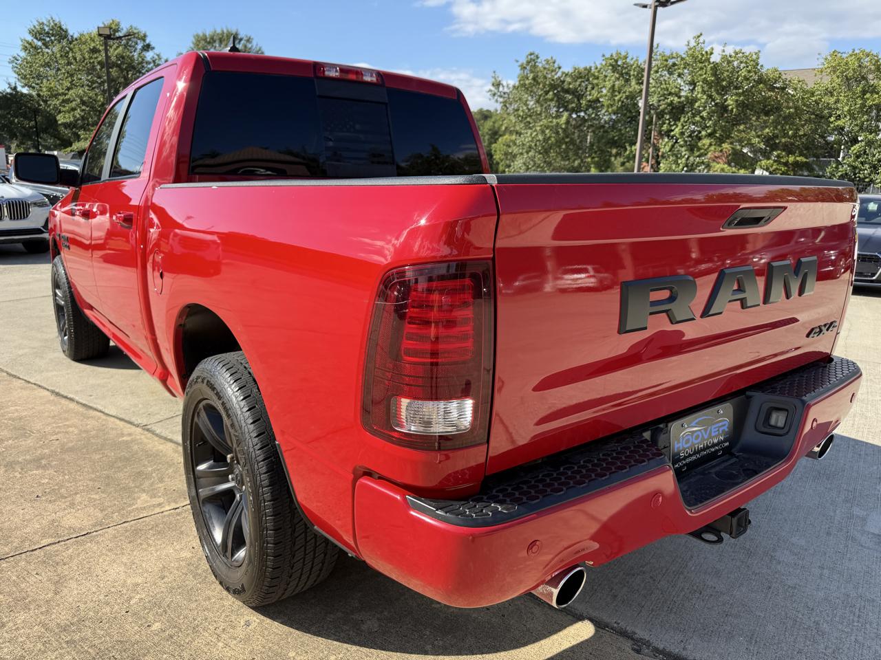RAM 1500 Night 4x4 Crew Cab 5'7" Box *Ltd Avail* 2018