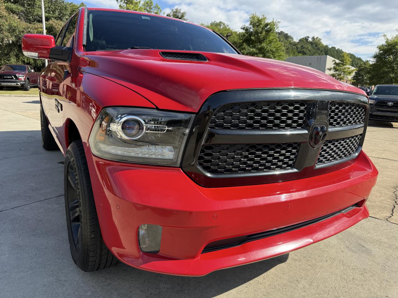RAM 1500 Night 4x4 Crew Cab 5'7" Box *Ltd Avail* 2018