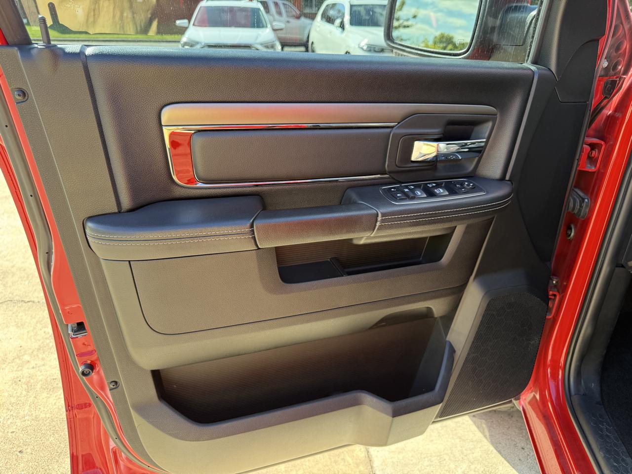 RAM 1500 Night 4x4 Crew Cab 5'7" Box *Ltd Avail* 2018