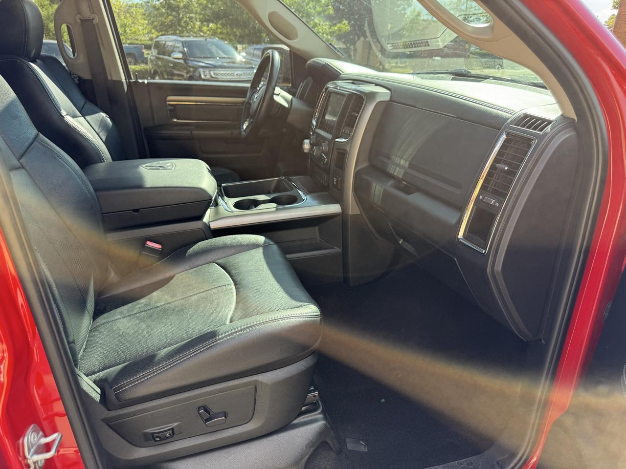 RAM 1500 Night 4x4 Crew Cab 5'7" Box *Ltd Avail* 2018