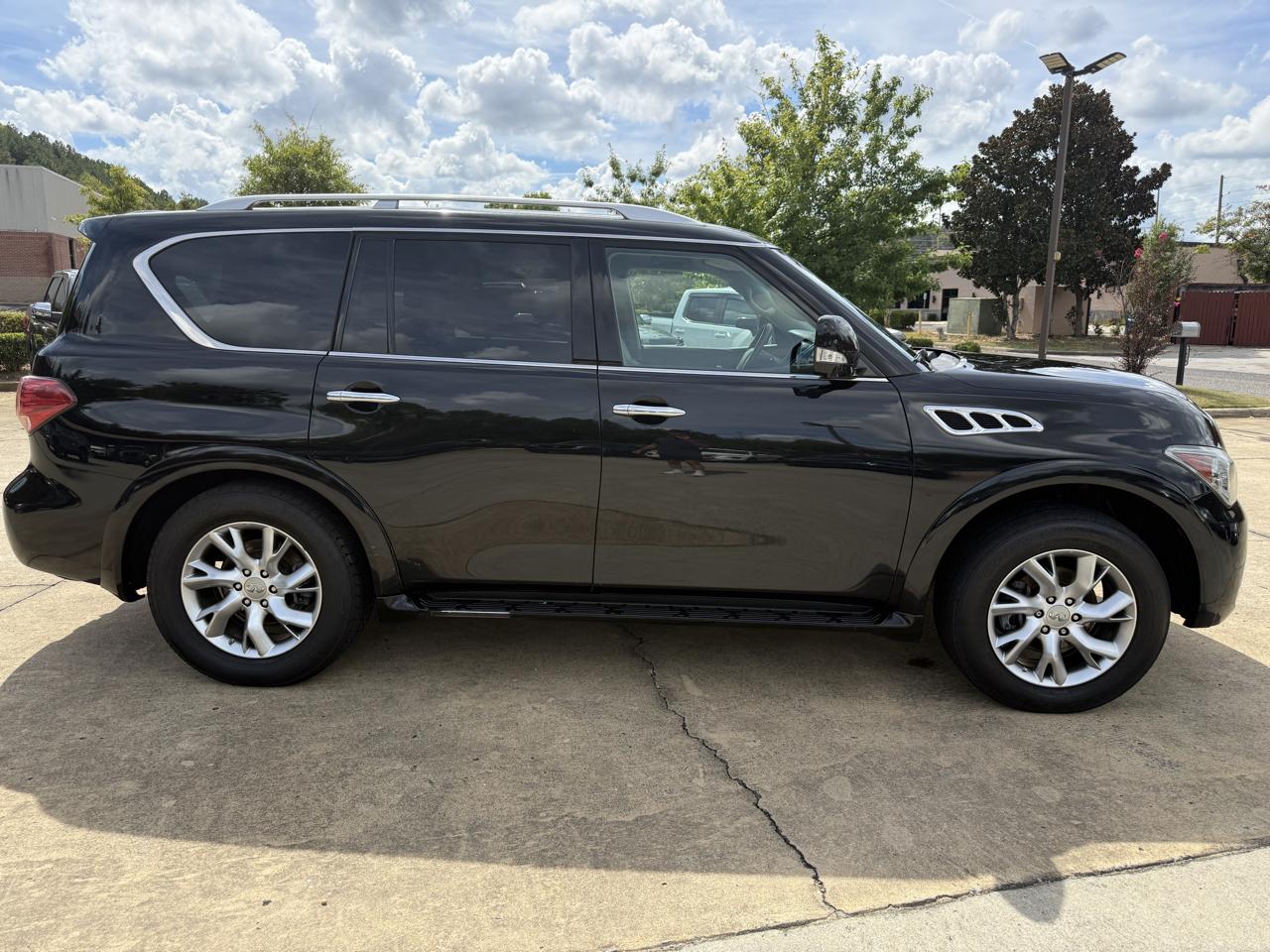 Infiniti QX56 4WD 2011
