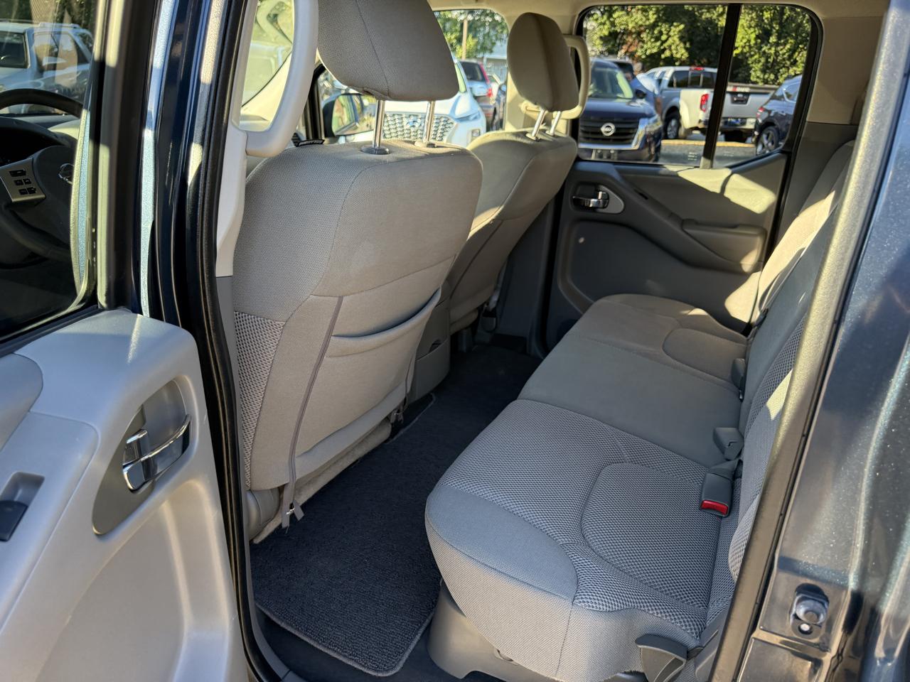 Nissan Frontier SV Crew Cab 2WD 2020