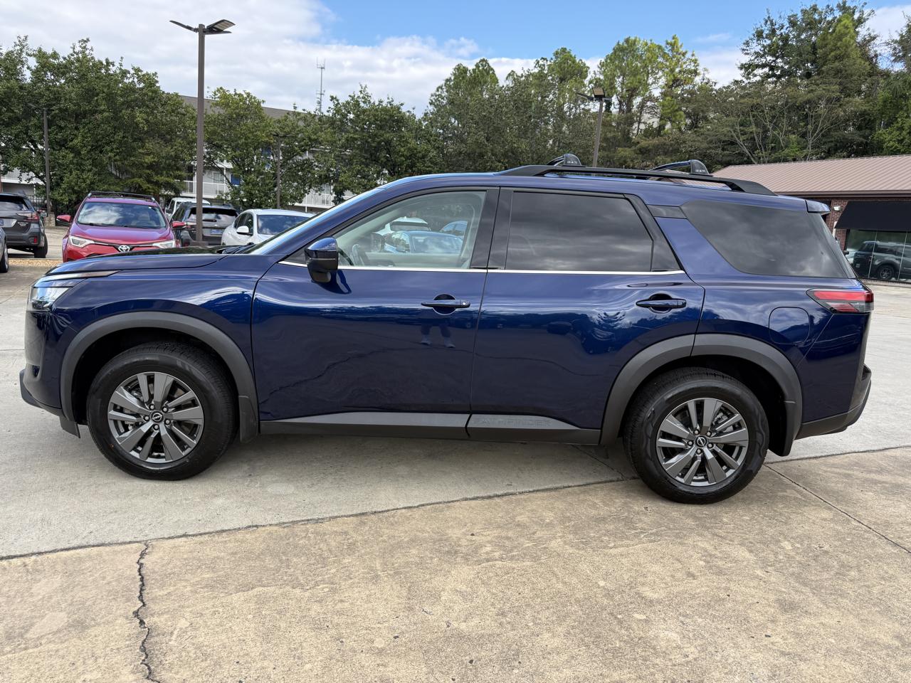 Nissan Pathfinder SV 2022