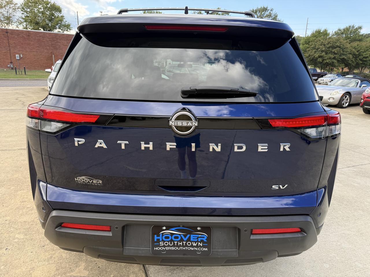 Nissan Pathfinder SV 2022