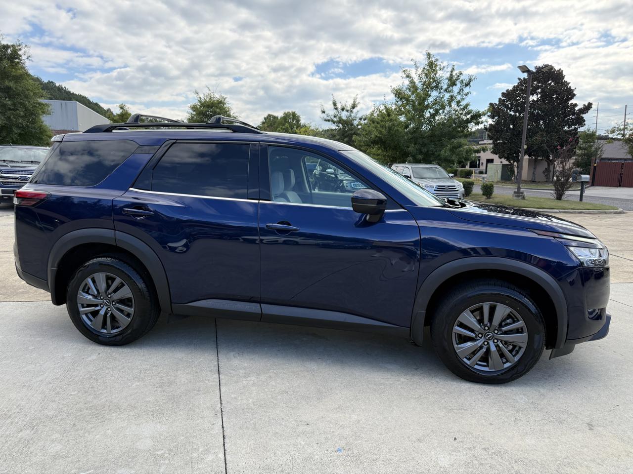 Nissan Pathfinder SV 2022