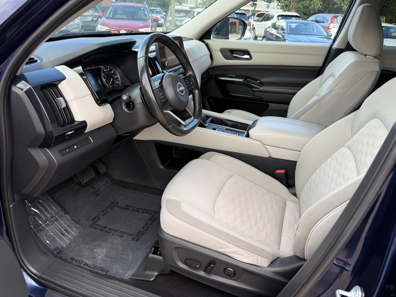 Nissan Pathfinder SV 2022