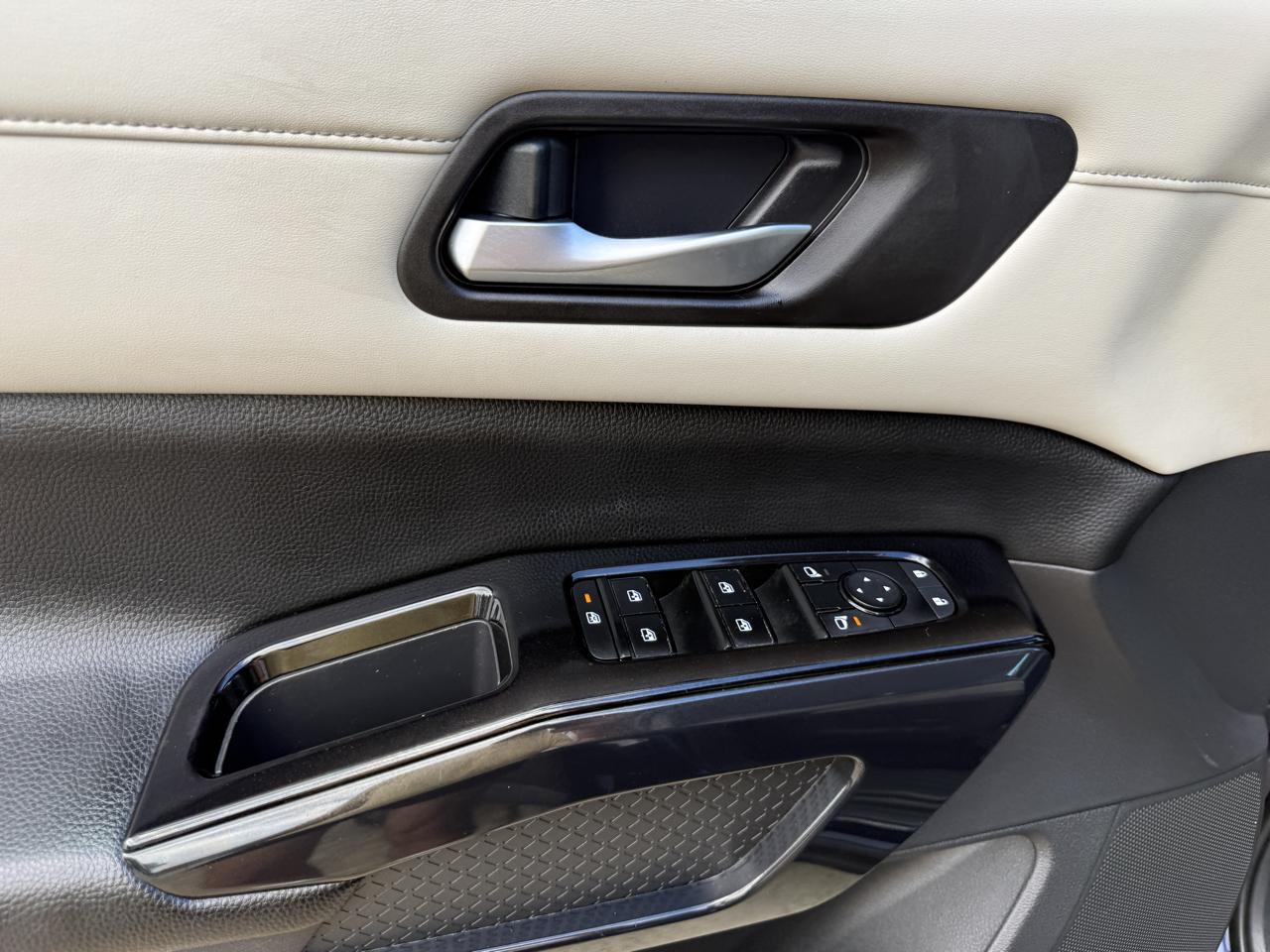 Nissan Pathfinder SV 2022